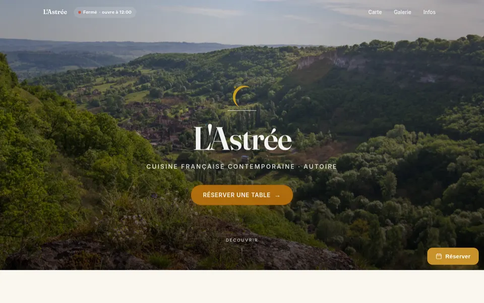 Page Resatable de L'Astrée : photo de la vallée d'Autoire, bouton réserver une table